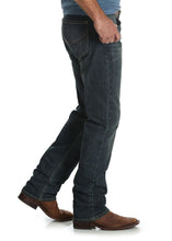 Load image into Gallery viewer, Wrangler Mens 20X Slim Straight Jean

